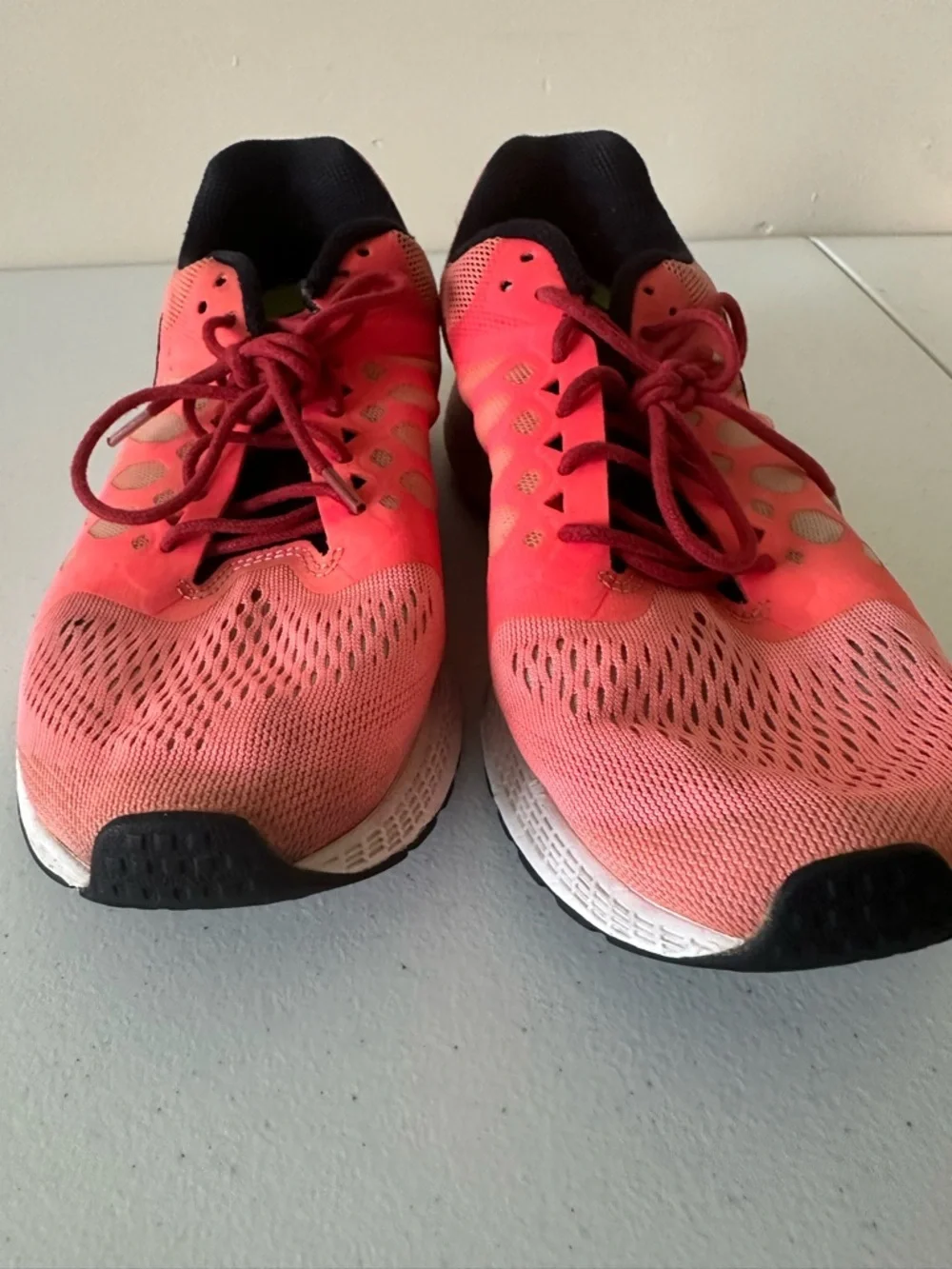 Nike Women’s Coral Athletic Running Shoes size8/ pre owned